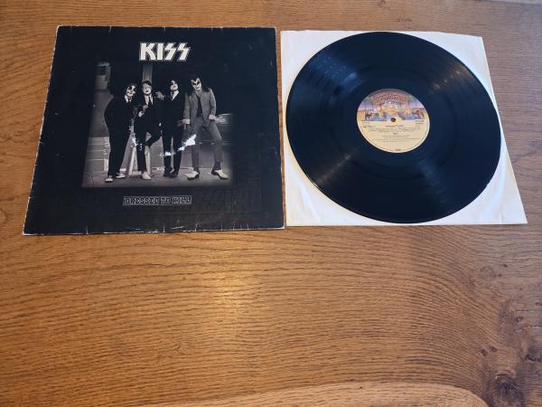 Kiss Dressed to Kill 1977 Casablanca NB 7003 Deutsche Pressung VG+/VG(Abriss Frontcover)